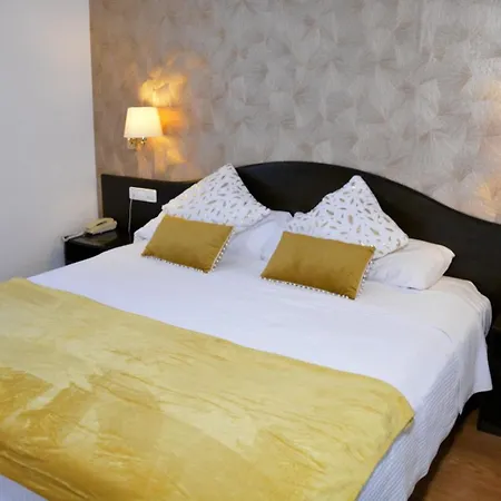 Hotel De 4*